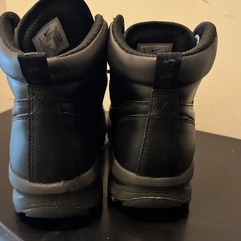 Nike Men's All-Black Manoa Leather Boots, Size 9